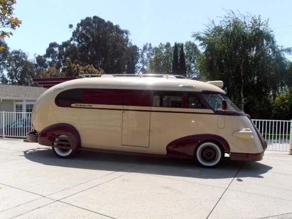 
1941 Brook Stevens Western Flyer
Howdy &amp; Barbara Ledbetter
Fremont, California 