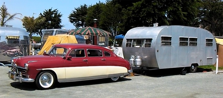 
1952 Boles Aero Montecito 
[1950 Hudson 
Pacemaker tow]
Jake Edmondson 
&amp; Nancy Fuller 