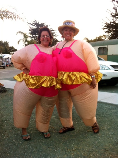 A couple o' Pismo Rally
bathing beauties!