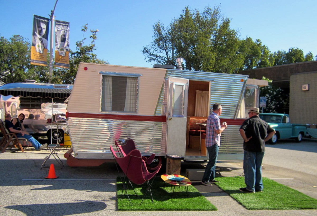 Stuebe's
1962 Holiday House