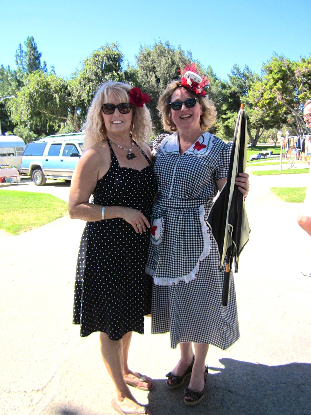 Lovely ladies
vintage style
S-o-o-o-o-o-o cute!!!